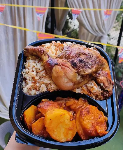 بطاطس بالصلصة و أرز بالشعرية مع ربع فرخة صدر أو ورك فراخ كبيرة